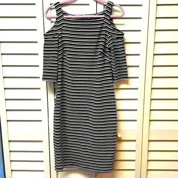 Gabby Skye Striped Cold Shoulder Dress Size 8 Black & White - Picture 1 of 4